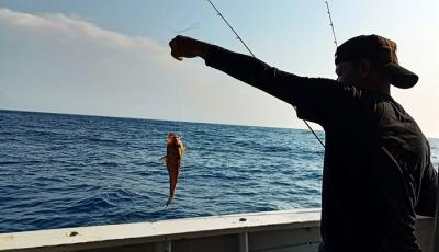 Sejumlah pemacing menangkap berbagai jenis ikan saat acara BNI Fun Fishing 2021 di perairan Selat Sunda, Banten, Sabtu (16/10/2021).