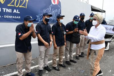 Pelepasan keberangkatan tim ekspedisi Singa Nusantara 2021, di Dermaga Madura Koarmada II, Ujung Surabaya, Jawa Timur, Senin (18/10/2021).