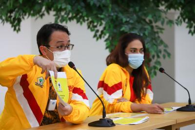 Keterangan pers terkait rangkaian HUT ke-57 Partai Golkar dengan tema Bersatu untuk Menang di Jakarta, Senin (18/10/2021).