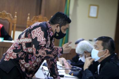 Terpidana Mantan Bupati Kutai Kertanegara Rita Widyasari menjadi saksi sidang penyidik KPK Stefanus Robin Patuju di Pengadilan Tipikor, Senin (18/10/2021).