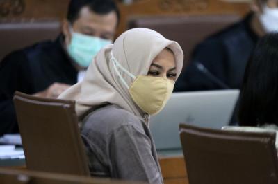Terpidana Mantan Bupati Kutai Kertanegara Rita Widyasari menjadi saksi sidang penyidik KPK Stefanus Robin Patuju di Pengadilan Tipikor, Senin (18/10/2021).
