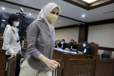 Terpidana Mantan Bupati Kutai Kertanegara Rita Widyasari menjadi saksi sidang penyidik KPK Stefanus Robin Patuju di Pengadilan Tipikor, Senin (18/10/2021).