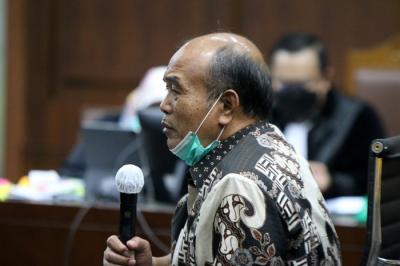 Kiagus Emil Fahmy Cornain menjalani sidang di Pengadilan Tipikor, Jakarta, Senin (18/10/2021).