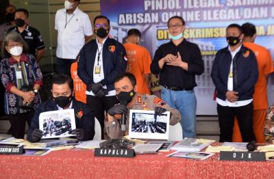 Pengungkapan kasus yang dilakukan oleh Ditreskrimsus Polda Jateng di Loby Mapolda Jateng, Semarang, Jawa Tengah, Selasa (19/10/2021).