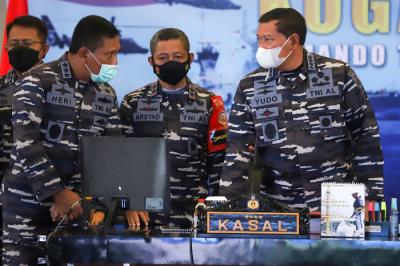 Kepala Staf Angkatan Laut Laksamana TNI Yudo Margono menyampaikan arahan saat Tactical Floor Game (TFG) di Mako Koarmada I, Jakarta, Selasa (19/10/2021).