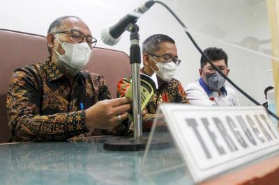 Pengacara Partai Demokrat Kubu AHY Bambang Widjojanto memberikan keterangan sebelum sidang lanjutan gugatan AD/ART Partai Demokrat di PTUN, Kamis, (21/10/2021).