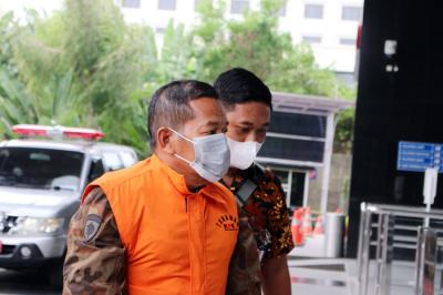 Tersangka Adimulia Agrolestari Sudarso tiba di Gedung KPK, Jakarta, Jumat (22/10/2021).