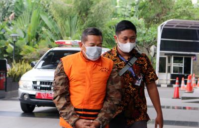 Tersangka Adimulia Agrolestari Sudarso tiba di Gedung KPK, Jakarta, Jumat (22/10/2021).