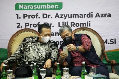 Bedah buku dengan judul Catatan dari Senayan 2: Relasi Islam dan Negara, Perjalanan Indonesia karya Arsul Sani.