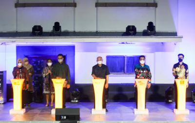 Gubernur Anies Baswedan saat memberikan sambutan dalam acara malam Apresiasi Jakpreneur Fest 2021, di Museum Bank Mandiri, Jakarta, Minggu (24/10/2021).