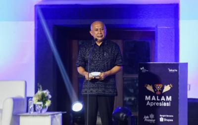 Gubernur Anies Baswedan saat memberikan sambutan dalam acara malam Apresiasi Jakpreneur Fest 2021, di Museum Bank Mandiri, Jakarta, Minggu (24/10/2021).