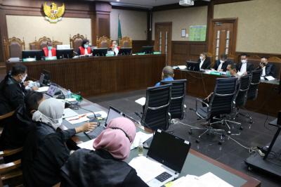 Terdakwa Mantan Direktur Utama PT Pelindo II Richard Joost Lino menjalani sidang lanjutan di Pengadilan Tipikor, Jakarta,  Rabu (27/10/2021).