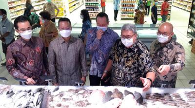 Melalui kerjasama ini Diamond Supermarket menjadi penyewa utama atau anchor tenant di pusat perbelanjaan yang dulu bernama Poin Square ini.