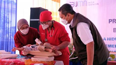 Perum Bulog memiliki perhatian dan kepedulian pada peningkatan gizi masyarakat melalui program â€œBULOG Peduli Giziâ€.