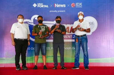 Peserta saat bertanding golf dalam acara IDX Channel Golf Tournament 2021 di Pondok Indah Golf Course, Jakarta Selatan, Sabtu (30/10/2021).