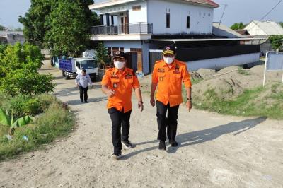Kalaksa BPBD Jatim Budi Santosa memberikan pengarahan terkait pencarian, serta mengingatkan pentingnya keselamatan dan keamanan saat menjalankan tugas.