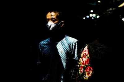 Warga melakukan aktivitas saat Penerapan PPKM Level 1 di Jakarta, Rabu (3/11/2021).