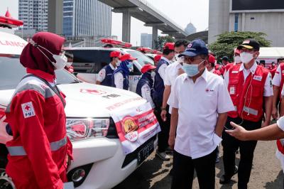 Ketua Umum PMI Jusuf Kalla saat memimpin apel kesiapsiagaan PMI menghadapi dampak bencana La Nina di Jakarta, Kamis (4/11/2021).