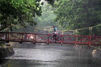 Acara olahraga dengan tema Kemayoran Urban Fun Ride di Jakarta, Jumat (5/11/2021).