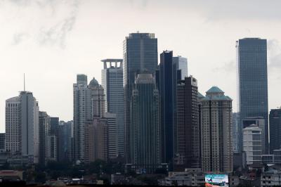 Foto pemandangan gedung bertingkat di Jakarta, Jumat (5/11/2021).
