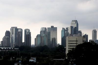 Foto pemandangan gedung bertingkat di Jakarta, Jumat (5/11/2021).
