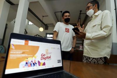 Peluncuran platform digital INACFRAT untuk pertama kalinya yang berupa marketplace perajin di website dan juga aplikasi di Jakarta, Rabu (10/11/2021).