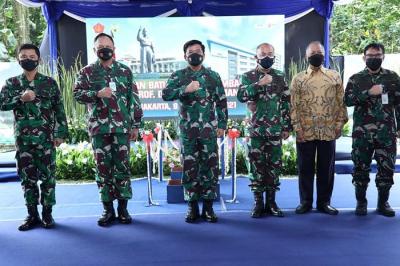 Panglima TNI Marsekal TNI Hadi Tjahjanto meletakan Batu Pertama dan Penandatanganan Prasasti Pembangunan RSAU Prof. DR. Abdulrachman Saleh.