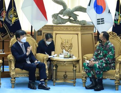 Pada pertemuan tersebut membahas seputar kerja sama industri pertahanan terkait pengembangan pesawat tempur KFX/IFX dengan Korea Selatan.