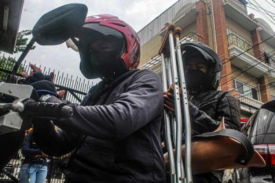 MNC Peduli dan Yayasan Etika Moral Indonesia (YEMI) berkolaborasi menyalurkan kaki palsu kepada para tuna daksa di Jakarta, Sabtu (13/11/2021).