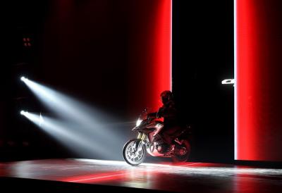 Motor sport adventure turing 150cc pertama di Indonesia New CB150X di Tangerang, Banten, Jumat (12/11/2021).
