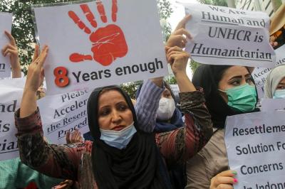 Puluhan pencari suaka asal Afghanistan kembali menggelar aksi unjuk rasa di luar Kantor United Nations High Commissioner for Refugees (UNHCR).