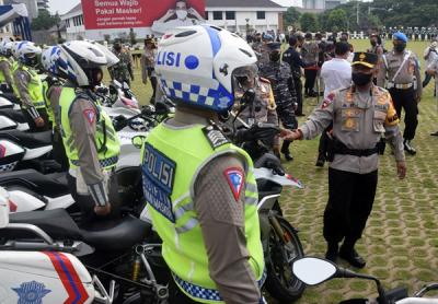 Wakapolda Jateng, Brigjen Pol Abiyoso Seno Aji melakukan inspeksi usai menggelar apel gelar pasukan Operasi Zebra Candi 2021 di Mapolda Jateng.