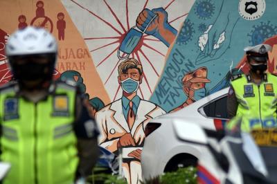 Wakapolda Jateng, Brigjen Pol Abiyoso Seno Aji melakukan inspeksi usai menggelar apel gelar pasukan Operasi Zebra Candi 2021 di Mapolda Jateng.