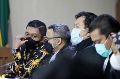 Terdakwa mantan Penyidik KPK Stepanus Robin Pattuju menjalani sidang lanjutan di Pengadilan Tipikor, Jakarta, Senin (15/11/2021).