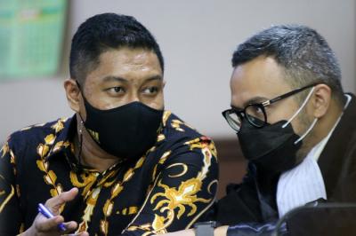 Terdakwa mantan Penyidik KPK Stepanus Robin Pattuju menjalani sidang lanjutan di Pengadilan Tipikor, Jakarta, Senin (15/11/2021).