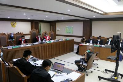 Terdakwa mantan Penyidik KPK Stepanus Robin Pattuju menjalani sidang lanjutan di Pengadilan Tipikor, Jakarta, Senin (15/11/2021).