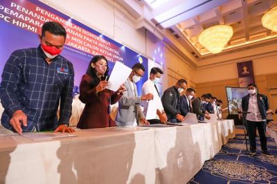 Pengambilan no urut oleh 18 bakal calon ketua umum Badan Pengurus Cabang (BPC) HIPMI se DKI Jakarta Raya 2021-2024 di Jakarta, Selasa (16/11/2021).