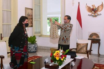 Presiden Joko Widodo menerima kunjungan kehormatan Menteri Luar Negeri Selandia Baru Nanaia Mahuta di Istana Merdeka, Jakarta, pada Senin, 15 November 2021.