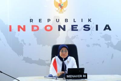 Menteri Ketenagakerjaan Ida Fauziyah memberikan keterangan dalam temu pers di kantor Kemnaker, Jakarta, Selasa (16/11/2021).