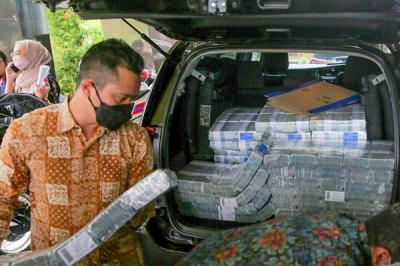 Keterangan pers terkait kasus pinjaman online ilegal di Mabes Polri, Jakarta, Selasa, (16/11/2021).