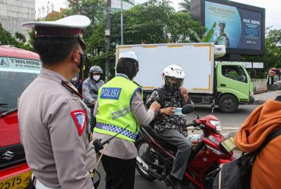 Selain sosialisasi mengenai operasi zebra, aparat polisi juga terus mengingatkan untuk semua masyarakat agar tetap mematuhi protokol kesehatan.