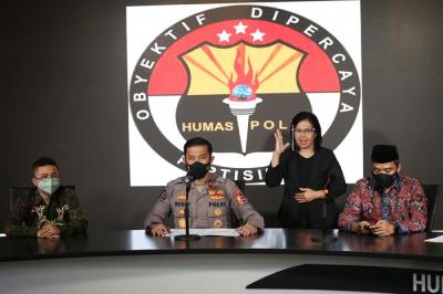 Keterangan pers terkait kasus penangkapan terduga teroris jaringan Jamaah Islamiyah (JI) di Gedung Divisi Humas Polri, Jakarta, Rabu, (17/11/2021).