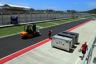 Petugas melakukan inspeksi di sejumlah titik sekitar sirkuit jelang pembukaan balap motor World Superbike (WSBK) 2021 di Sirkuit Mandalika.
