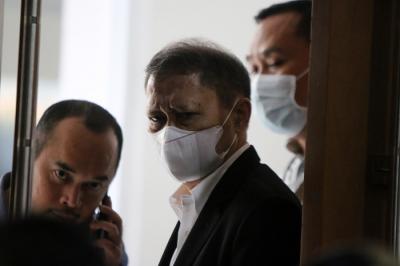 Terdakwa Mantan Direktur Utama PT Pelindo ll RJ Lino mengikuti sidang lanjutan di Pengadilan Tipikor, Jakarta, Kamis (18/11/2021).