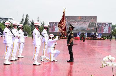 Upacara serah terima jabatan Panglima TNI dari Marsekal TNI Hadi Tjahjanto kepada Jenderal TNI Andika Perkasa di Plaza Mabes TNI.