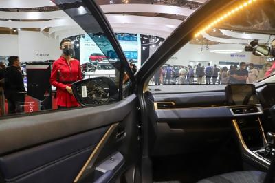 Mitsubishi New Xpander dan Xpander Cross dipamerkan dalam gelaran GIIAS 2021 di Indonesia Convention Exhibition (ICE) BSD, Jumat (19/11/2021).