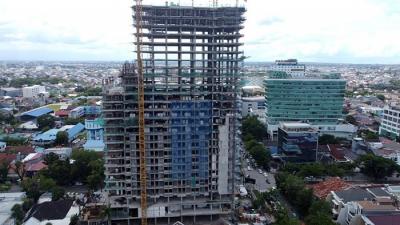 Proyek 31 Sudirman Suite dibangun di atas luas tanah 3.805 m2 dan terdiri dari 3 lantai basement, 20 lantai hotel, dan 26 lantai apartement.