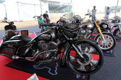 Puluhan motor custom berderet di salah satu booth di area Sirkuit Mandalika pada gelaran World Superbike 2021, Sabtu (20/11/2021).