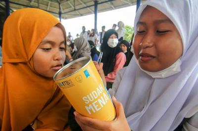 Pendidikan keuangan bertema ‘Ayo Menabung’ kepada santri Pondok Pesantren As-Shofiani di Babelan, Bekasi Utara, Minggu, (21/11/2021).