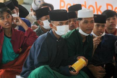 Pendidikan keuangan bertema ‘Ayo Menabung’ kepada santri Pondok Pesantren As-Shofiani di Babelan, Bekasi Utara, Minggu, (21/11/2021).